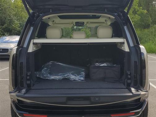 2025 Land Rover Range Rover P550e SE