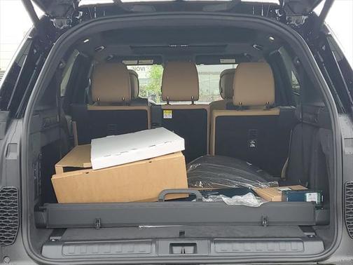 2025 Land Rover Discovery P360 Dynamic SE