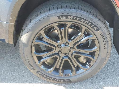 Sargasso Blue Premium Metallic 2026 Land Rover Defender P635 OCTA