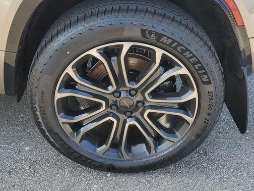 2026 Land Rover Defender V8