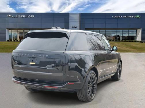 Santorini Black 2026 Land Rover Range Rover P400 SE 7 Seat