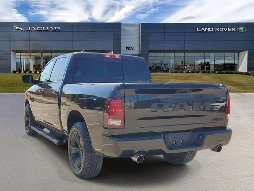 Brilliant Black Crystal Pearlcoat 2017 RAM 1500 Night Crew Cab 4x4 5'7' Box