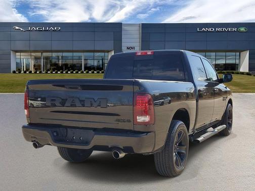 Brilliant Black Crystal Pearlcoat 2017 RAM 1500 Night Crew Cab 4x4 5'7' Box