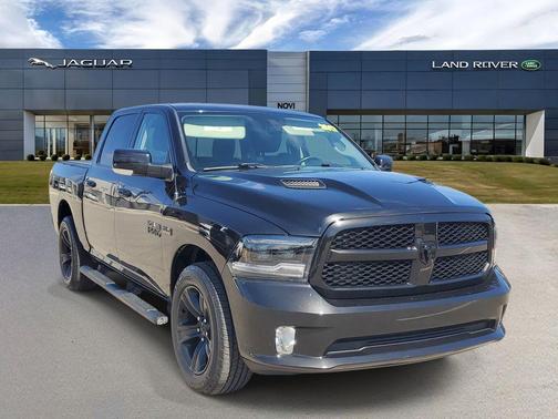 Brilliant Black Crystal Pearlcoat 2017 RAM 1500 Night Crew Cab 4x4 5'7' Box