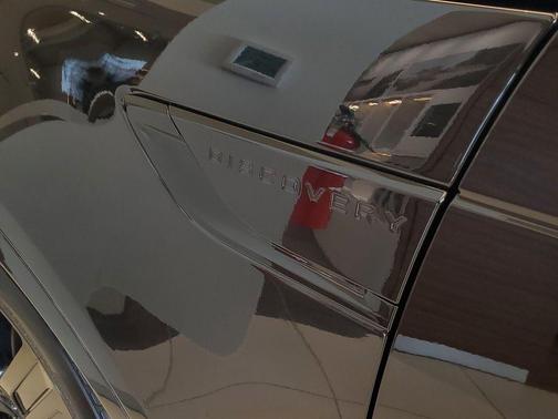 Santorini Black Metallic 2025 Land Rover Discovery P360 Dynamic SE