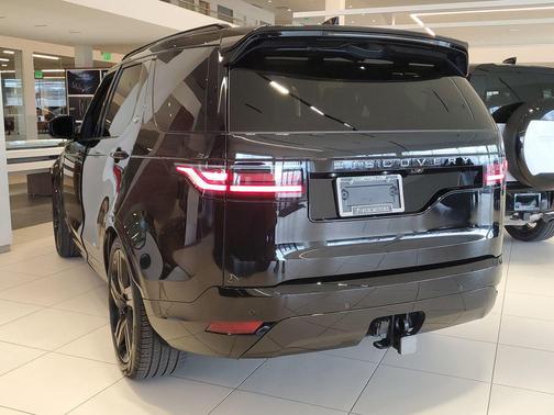 Santorini Black Metallic 2025 Land Rover Discovery P360 Dynamic SE