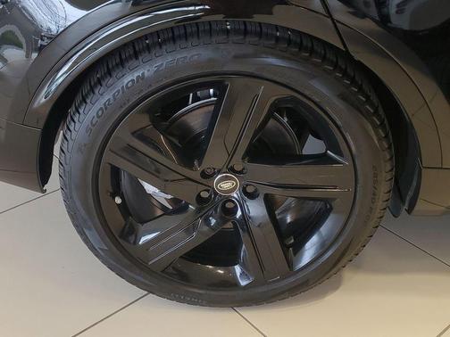 Santorini Black Metallic 2025 Land Rover Discovery P360 Dynamic SE