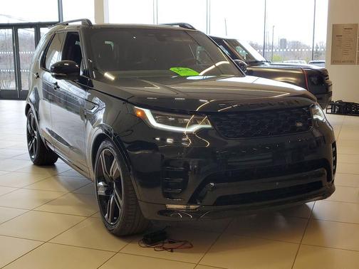 Santorini Black Metallic 2025 Land Rover Discovery P360 Dynamic SE