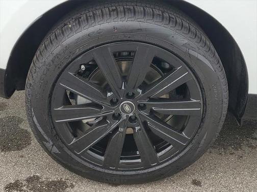 2025 Land Rover Range Rover P400 SE