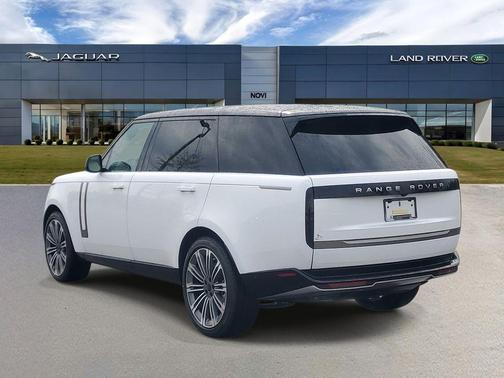 Pearl White 2026 Land Rover Range Rover P530 SE 7 Seat