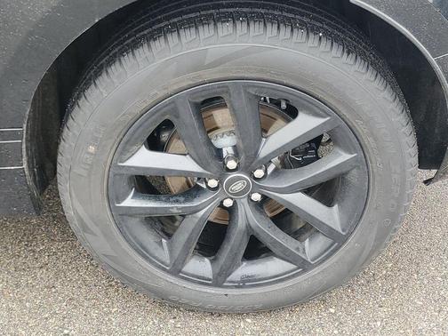 Santorini Black Metallic 2026 Land Rover Range Rover Velar P400 Dynamic SE