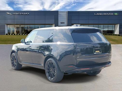 Santorini Black 2026 Land Rover Range Rover P400 SE 7 Seat