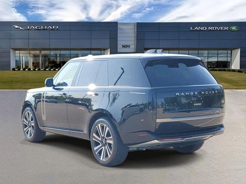 Black 2023 Land Rover Range Rover P400 SE