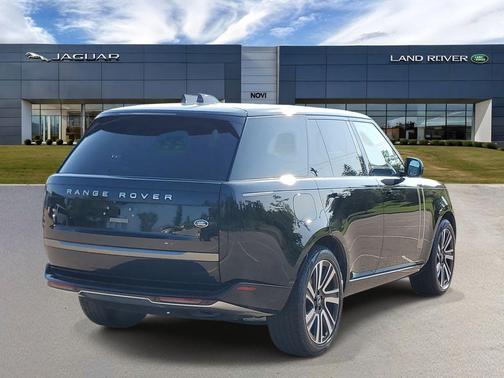 Black 2023 Land Rover Range Rover P400 SE
