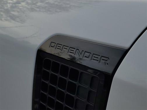 2025 Land Rover Defender 130 P400 X-Dynamic SE