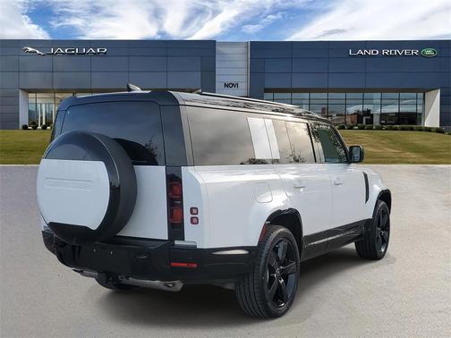 2025 Land Rover Defender 130 P400 X-Dynamic SE