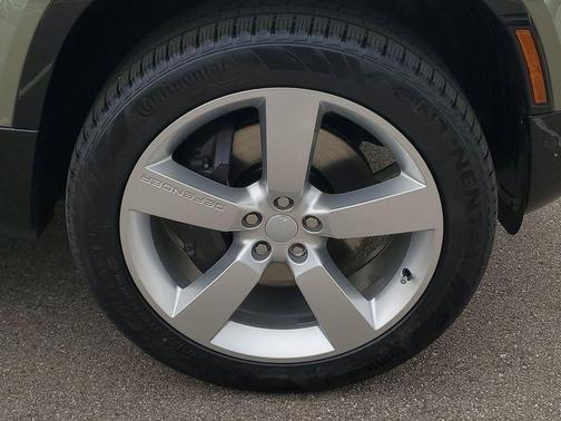 Pangea Green Metallic 2025 Land Rover Defender 130 P400 X-Dynamic SE