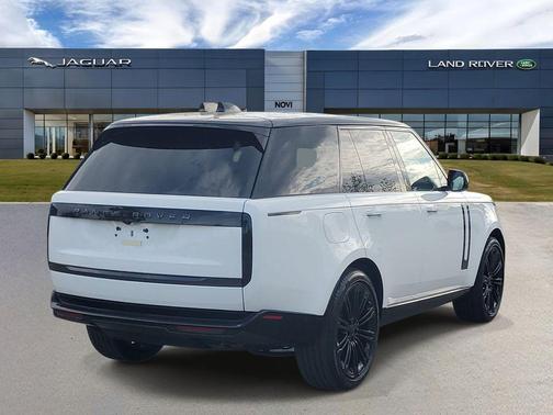 Fuji White 2026 Land Rover Range Rover P530 SE