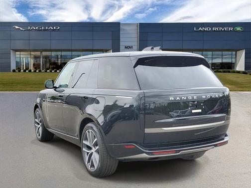 2025 Land Rover Range Rover P550e SE