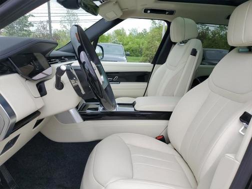 2025 Land Rover Range Rover P550e SE