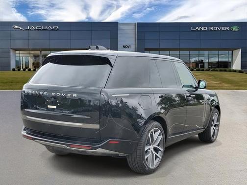 2025 Land Rover Range Rover P550e SE