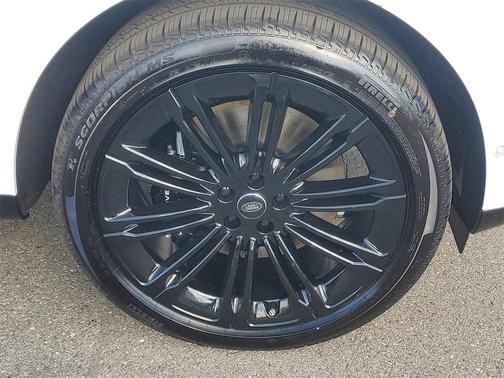 2025 Land Rover Range Rover P530 SE 7 Seat
