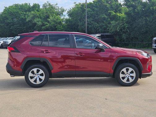 2022 Toyota RAV4 LE