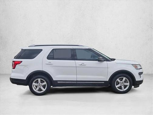 Oxford White 2018 Ford Explorer XLT
