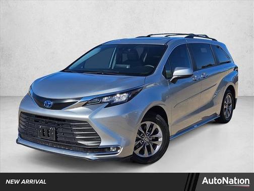 2023 Toyota Sienna XLE 8 Passenger