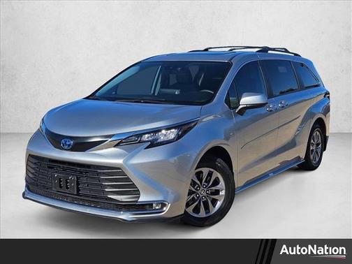 2023 Toyota Sienna XLE