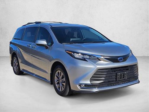 2023 Toyota Sienna XLE 8 Passenger