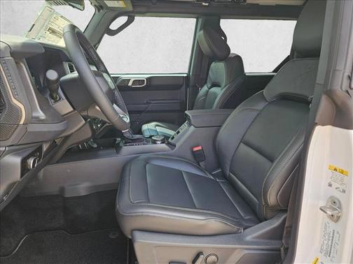 Oxford White 2026 Ford Bronco Badlands