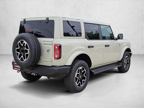 Desert Sand 2026 Ford Bronco Outer Banks