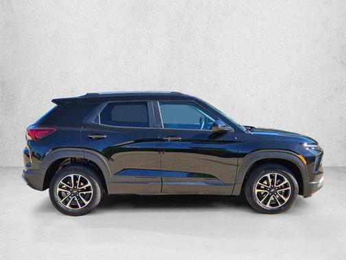 Mosaic Black Metallic 2025 Chevrolet Trailblazer LT