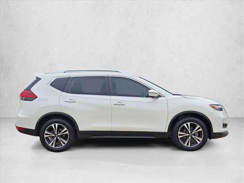 Pearl White Tricoat 2020 Nissan Rogue SV