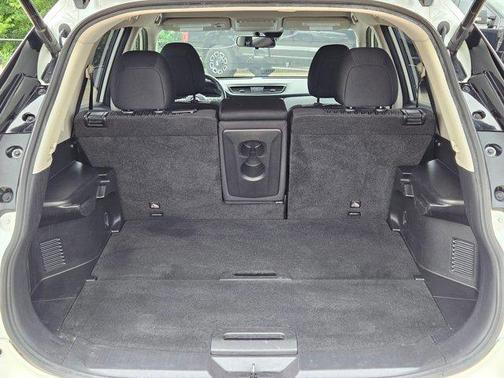 Pearl White Tricoat 2020 Nissan Rogue SV
