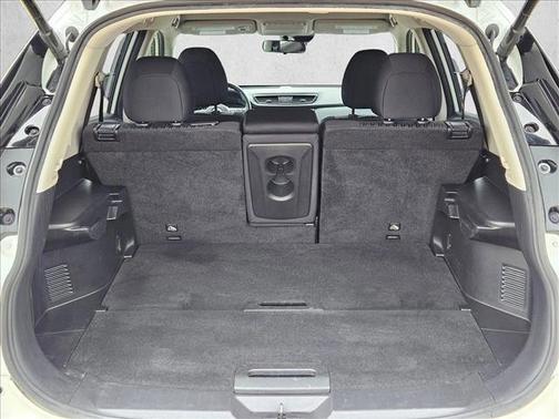 Pearl White Tricoat 2020 Nissan Rogue SV