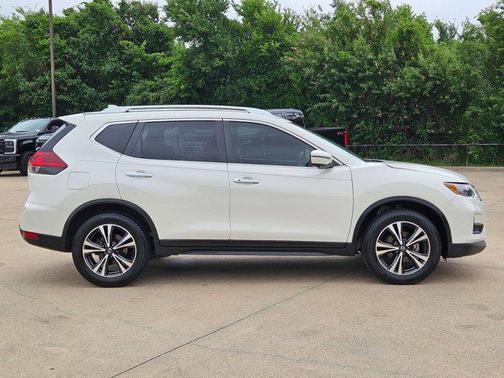 Pearl White Tricoat 2020 Nissan Rogue SV