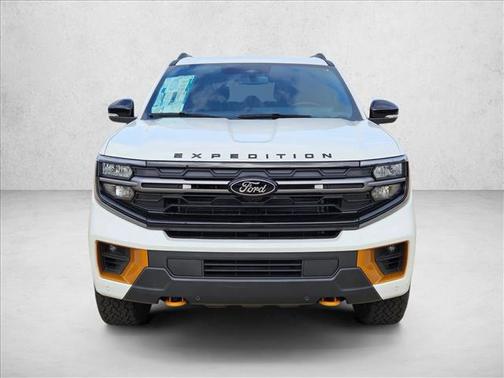 Star White Metallic Tri-Coat 2026 Ford Expedition Tremor