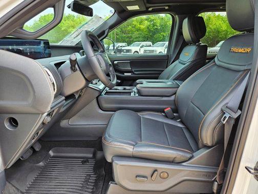 Star White Metallic Tri-Coat 2026 Ford Expedition Tremor