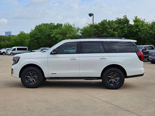 Star White Metallic Tri-Coat 2026 Ford Expedition Tremor