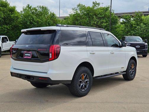 Star White Metallic Tri-Coat 2026 Ford Expedition Tremor