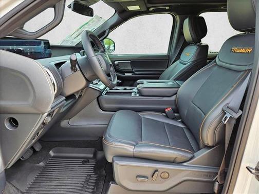 Star White Metallic Tri-Coat 2026 Ford Expedition Tremor