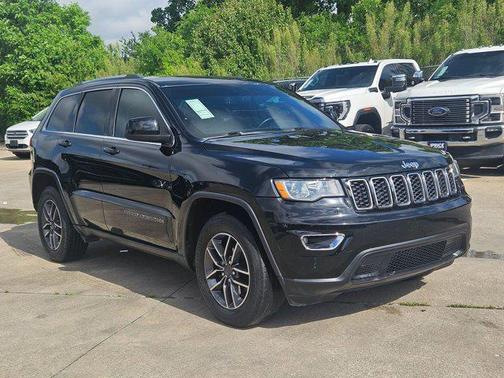 Diamond Black Crystal Pearlcoat 2019 Jeep Grand Cherokee Laredo