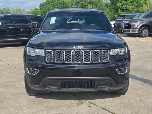 Diamond Black Crystal Pearlcoat 2019 Jeep Grand Cherokee Laredo