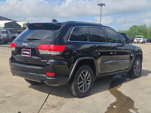 Diamond Black Crystal Pearlcoat 2019 Jeep Grand Cherokee Laredo