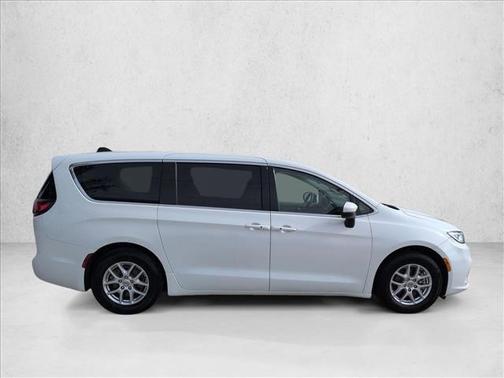 Bright White Clearcoat 2023 Chrysler Pacifica Touring L