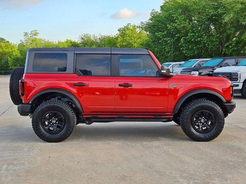 Hot Pepper Red Metallic Tinted Clearcoat 2024 Ford Bronco Wildtrak