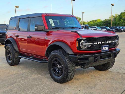 Hot Pepper Red Metallic Tinted Clearcoat 2024 Ford Bronco Wildtrak