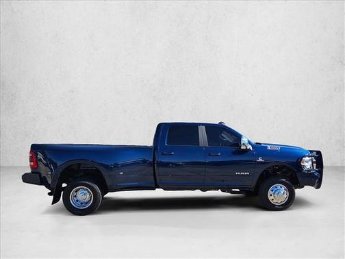 2024 RAM 3500 Laramie Crew Cab 4x4 8' Box